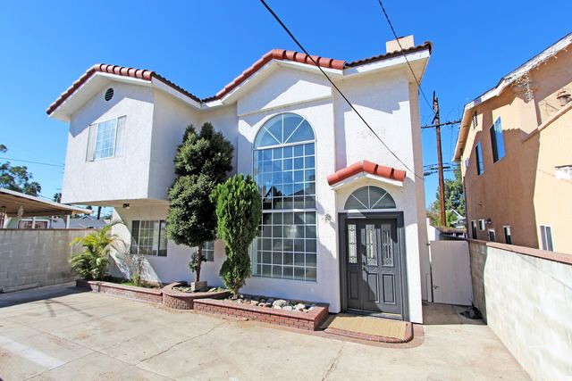 Highland Park Duplex Making a Lot of Income