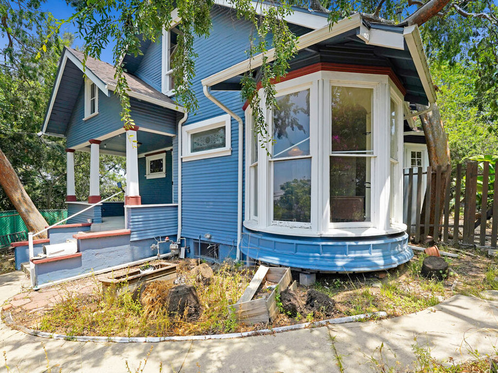 Just Sold – $1,125,000 – 1557 Curran St Los Angeles CA 90026