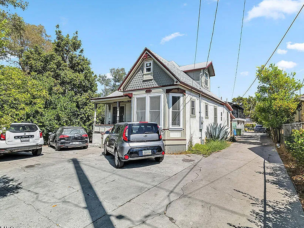 Great Deal Alert – Boyle Heights 5 Unit – Excellent Cash Flow – $1,025,000