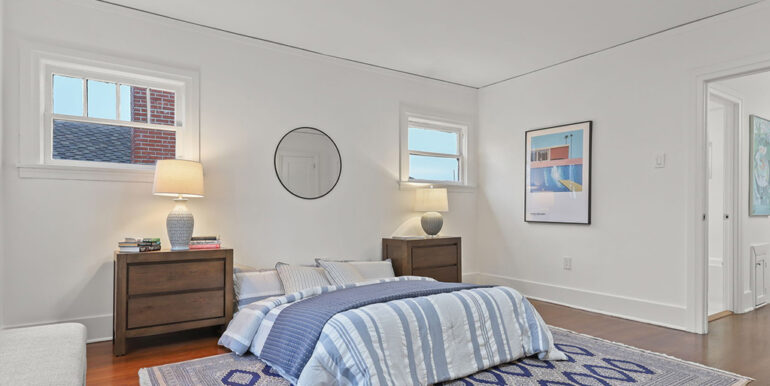 gda_0002_24-web-or-mls-1446 Calumet Ave_MEDIA360VR-24